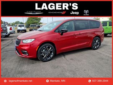 New 2026 Chrysler Pacifica Select