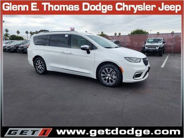 2023 Chrysler Pacifica Plug-in Hybrid Pinnacle in a Bright White Clear Coat exterior color and Caramel/Blackinterior. Glenn E Thomas 100 Years Of Excellence (866) 340-5075 getdodge.com 