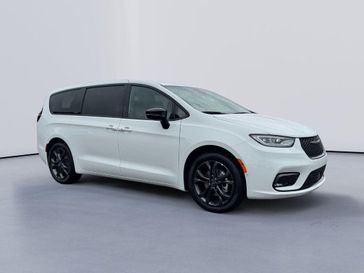 New 2026 Chrysler Pacifica Select