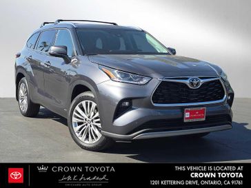 Used 2025 Toyota Highlander Hybrid Platinum