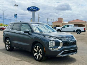 Used 2025 Mitsubishi Outlander SE