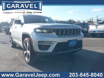 2023 Jeep Grand Cherokee Limited 4x4 in a Silver Zynith exterior color and Global Blackinterior. Garavel Jeep 475-258-7987 norwalkjeep.com 