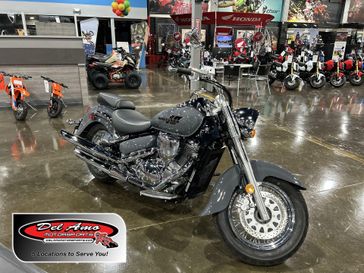 2025 Suzuki BOULEVARD C50  in a GRAY exterior color. Del Amo Motorsports of Redondo Beach (424) 390-7811 delamomotorsports.com 