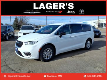 New 2026 Chrysler Pacifica Select