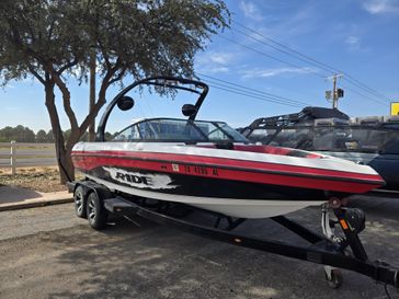 USED 2007 MALIBU 21 V RIDE 