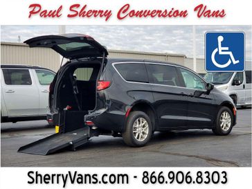 Used 2026 Chrysler Pacifica Select