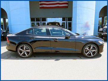 Used 2024 Volvo S60 B5 Plus Dark Theme