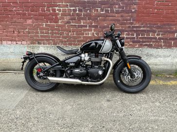 2025 Triumph BONNEVILLE BOBBER