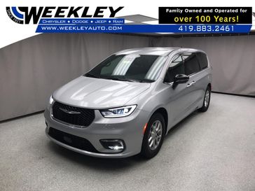 Used 2026 Chrysler Pacifica Select