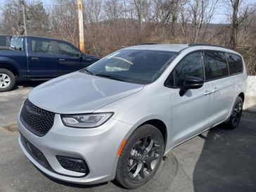 2024 Chrysler Pacifica Limited Awd
