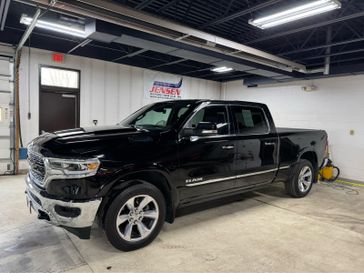 Used 2020 RAM 1500 Limited in a Diamond Black Crystal Pearl Coat exterior color and Blackinterior. Jensen Chrysler Dodge Jeep Ram 507-354-0542 jensenchryslerdodgejeepram.com 
