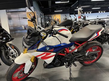 2023 BMW G 310 R in a POLAR WHITE / RACING BLUE METALLIC exterior color. Cross Country Cycle 201-288-0900 crosscountrycycle.net 