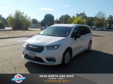 Used 2024 Chrysler Pacifica 