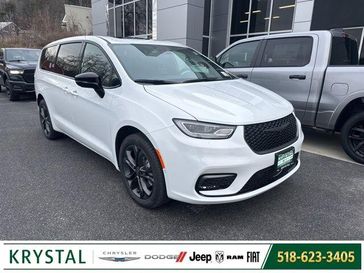 New 2026 Chrysler Pacifica Select Awd