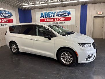 Used 2024 Chrysler Pacifica 