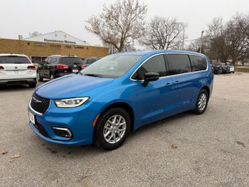 New 2026 Chrysler Pacifica Select