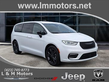 Used 2026 Chrysler Pacifica Select