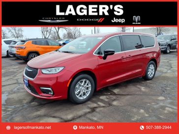 New 2026 Chrysler Pacifica Select