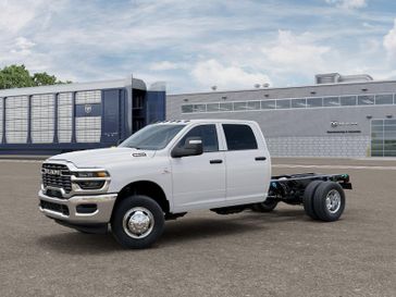 New 2027 RAM 3500 Chassis Cab TRADESMAN CREW 4X4 60' CA