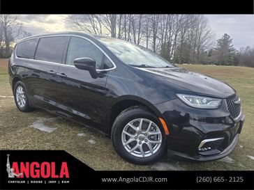 Used 2023 Chrysler Pacifica Touring L