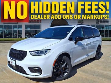 New 2026 Chrysler Pacifica Limited