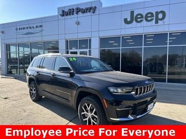 2024 Jeep Grand Cherokee L Limited 4x4 in a Midnight Sky exterior color and Global Blackinterior. Jeff Perry Chrysler Jeep 815-859-8394 jeffperrychryslerjeep.com 
