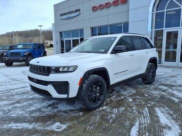 New 2026 Jeep Grand Cherokee Laredo Altitude 4x4