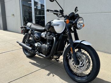 2024 Triumph BONNEVILLE T120 BLACK DGR LE  in a Crystal White / Phantom Black exterior color. Cross Country Powersports 732-491-2900 crosscountrypowersports.com 