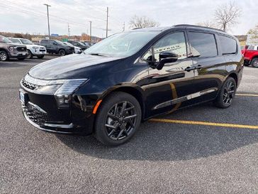New 2027 Chrysler Pacifica Limited Awd