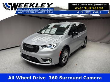 New 2026 Chrysler Pacifica Select Awd