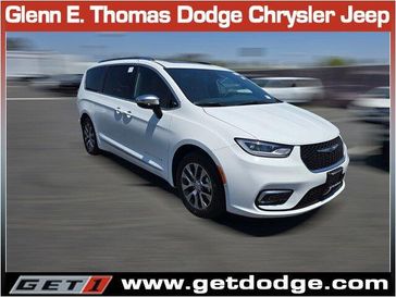 2025 Chrysler Pacifica Plug-in Hybrid Pinnacle