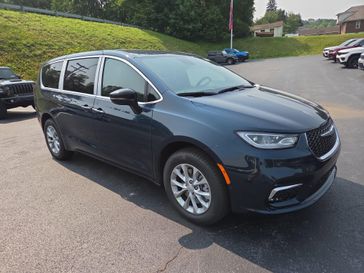 2025 Chrysler Pacifica Select Awd