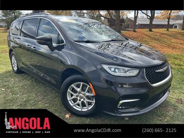 Used 2022 Chrysler Pacifica Touring L
