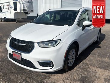 Used 2023 Chrysler Pacifica Touring L