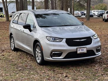 New 2026 Chrysler Pacifica Select