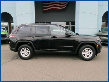 Used 2023 Jeep Grand Cherokee Laredo