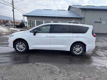 New 2026 Chrysler Pacifica Select Awd