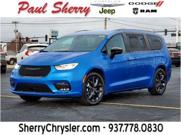 New 2026 Chrysler Pacifica Select