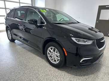 New 2026 Chrysler Pacifica Select