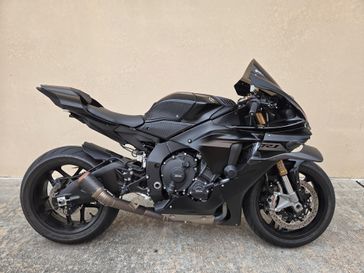Used 2025 Yamaha YZF-R1 
