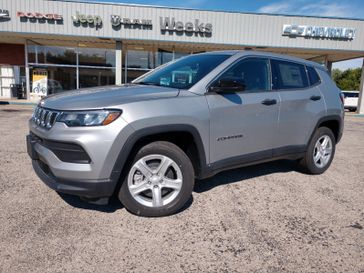 2023 Jeep Compass Sport 4x4 in a Billet Silver Metallic Clear Coat exterior color and Blackinterior. Weeks Chrysler - Jeep Dodge 618-603-2267 weekschryslerjeep.com 