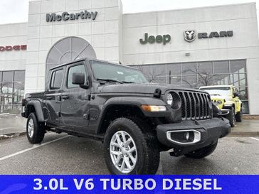 2023 Jeep Gladiator Sport S 4x4 in a Granite Crystal Metallic Clear Coat exterior color and Blackinterior. McCarthy Jeep Ram 816-434-0674 mccarthyjeepram.com 