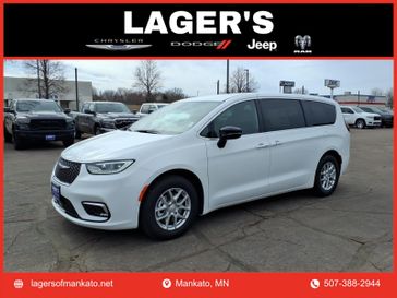 New 2026 Chrysler Pacifica Select