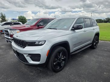 Used 2025 Jeep Grand Cherokee Altitude