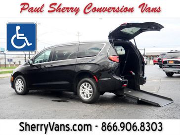 Used 2026 Chrysler Pacifica Select