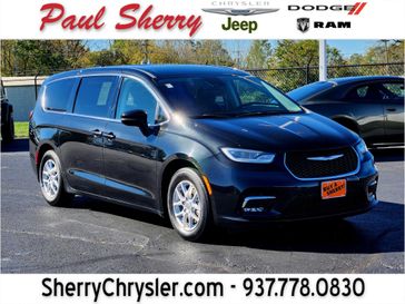 Used 2023 Chrysler Pacifica Touring L