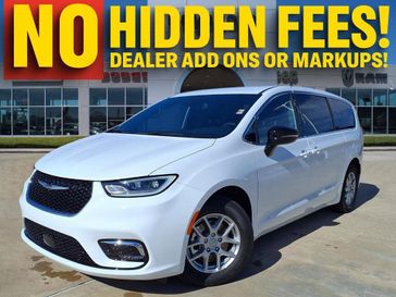 New 2026 Chrysler Pacifica Select