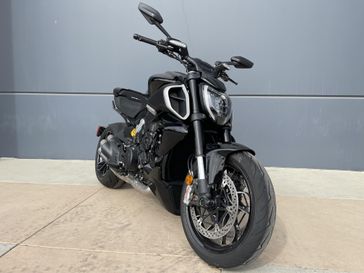 2024 Ducati DIAVEL V4 - DEMO 
