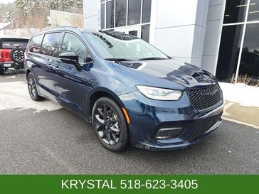 Used 2024 Chrysler Pacifica Touring L