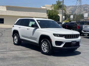 New 2026 Jeep Grand Cherokee Laredo 4x2